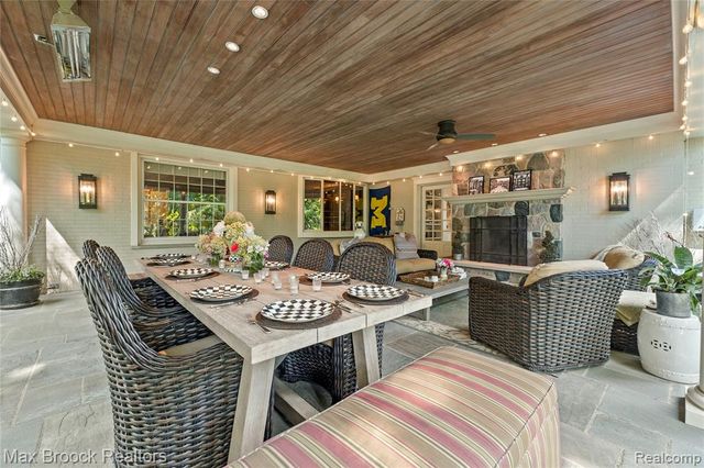 375 Dunston Road, Bloomfield Hills, MI 48304