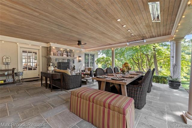 375 Dunston Road, Bloomfield Hills, MI 48304