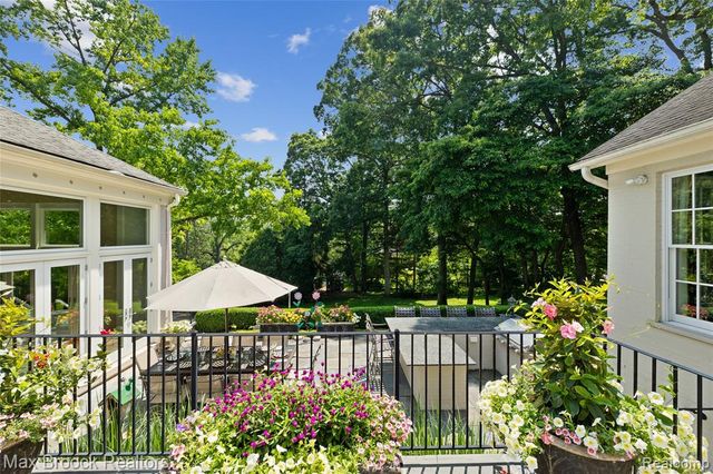 375 Dunston Road, Bloomfield Hills, MI 48304