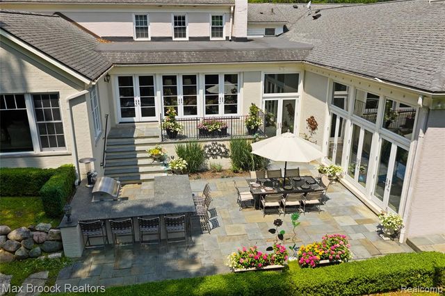 375 Dunston Road, Bloomfield Hills, MI 48304