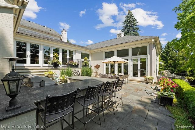 375 Dunston Road, Bloomfield Hills, MI 48304