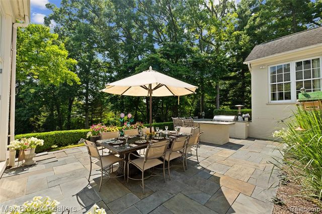 375 Dunston Road, Bloomfield Hills, MI 48304