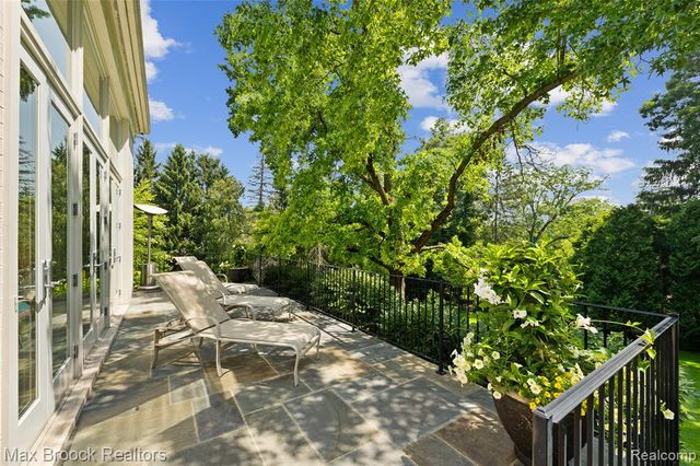 375 Dunston Road, Bloomfield Hills, MI 48304