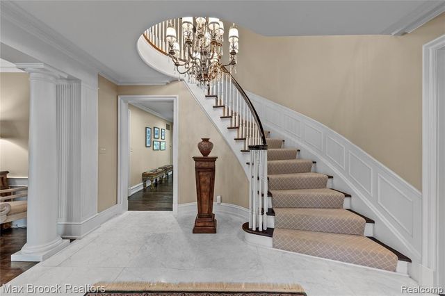 375 Dunston Road, Bloomfield Hills, MI 48304