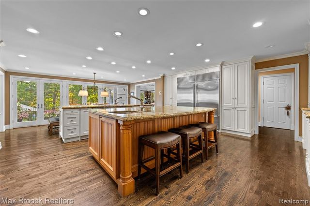 375 Dunston Road, Bloomfield Hills, MI 48304