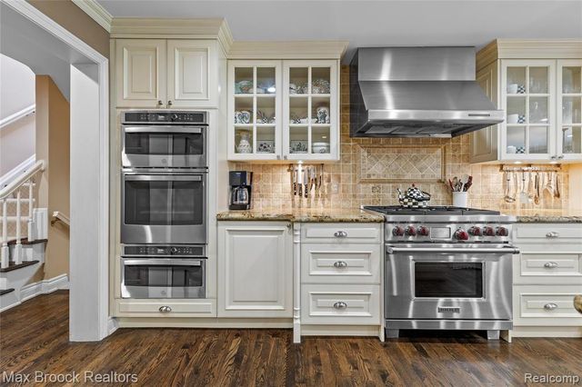 375 Dunston Road, Bloomfield Hills, MI 48304