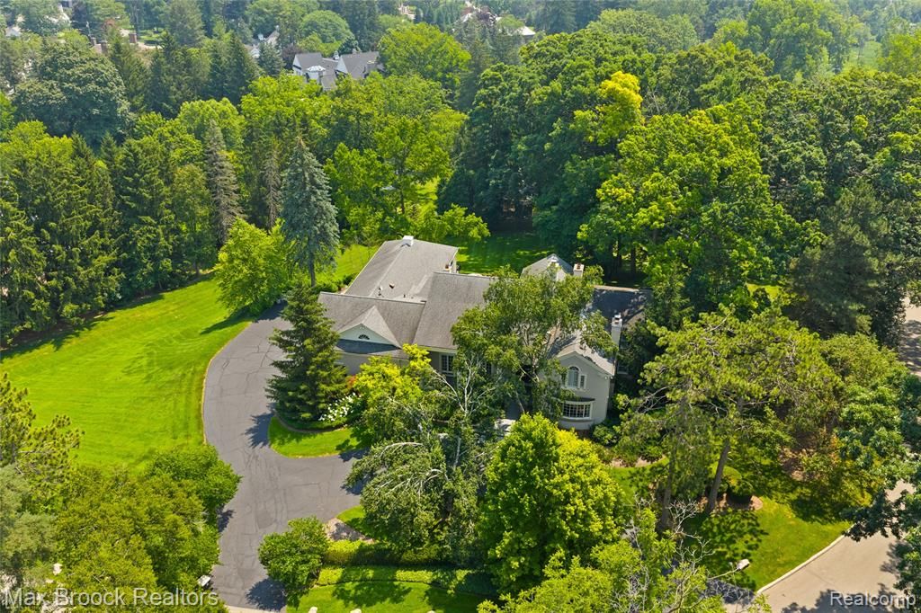 375 Dunston Road, Bloomfield Hills, MI 48304