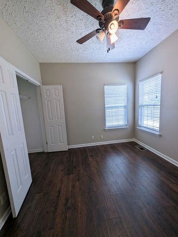 2102 Loudenslager Dr, Thompsons Station, TN 37179
