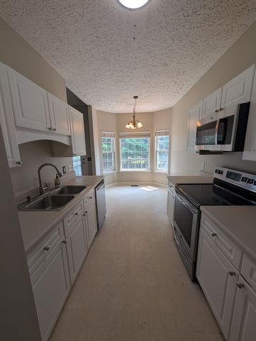 2102 Loudenslager Dr, Thompsons Station, TN 37179