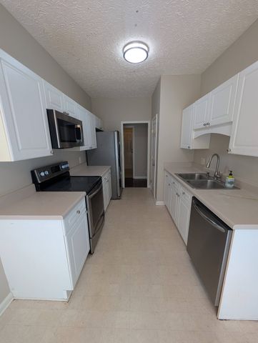 2102 Loudenslager Dr, Thompsons Station, TN 37179