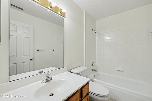 10501 McMeekin Ln 208, Louisville, KY 40223