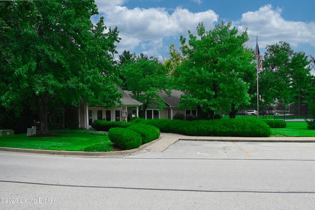 10501 McMeekin Ln 208, Louisville, KY 40223