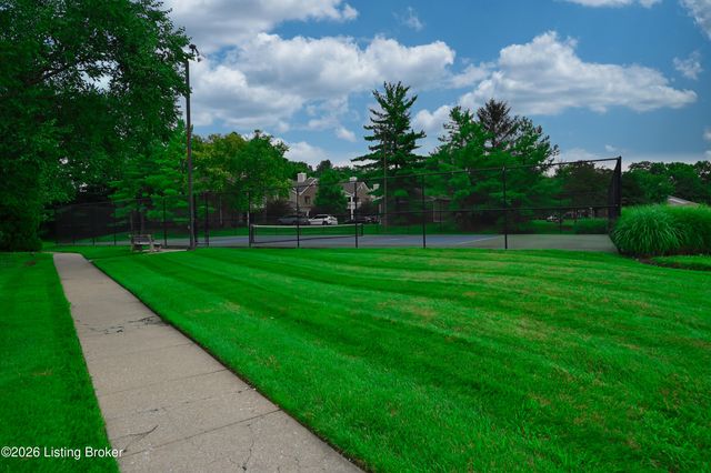 10501 McMeekin Ln 208, Louisville, KY 40223