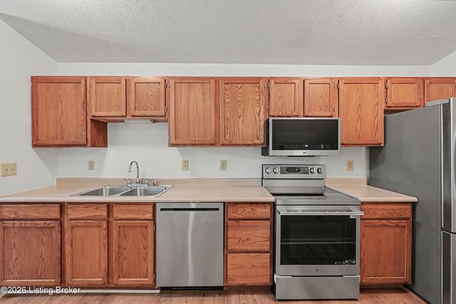 10501 McMeekin Ln 208, Louisville, KY 40223