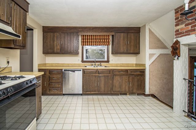 7348 Farmstead Road, Clay, NY 13088