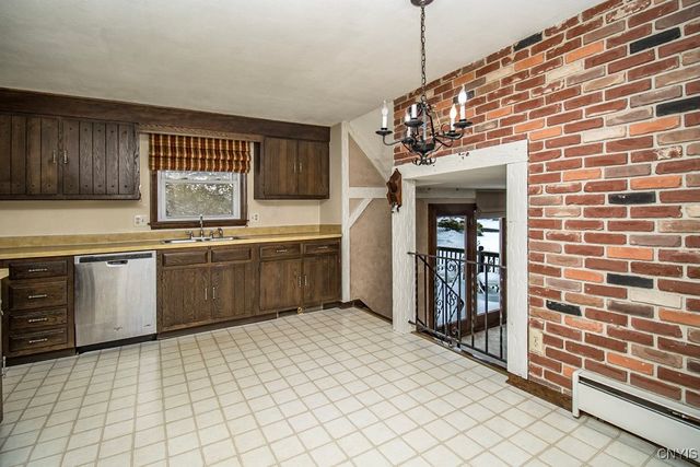 7348 Farmstead Road, Clay, NY 13088