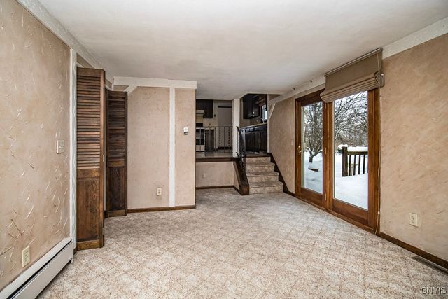 7348 Farmstead Road, Clay, NY 13088