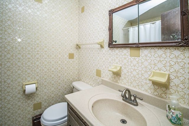 7348 Farmstead Road, Clay, NY 13088