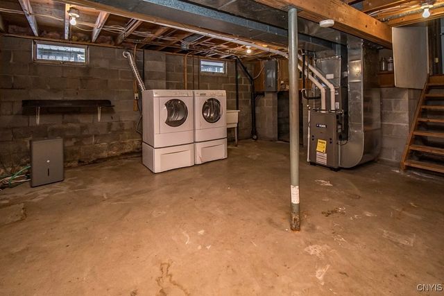 7348 Farmstead Road, Clay, NY 13088