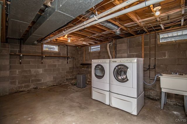 7348 Farmstead Road, Clay, NY 13088