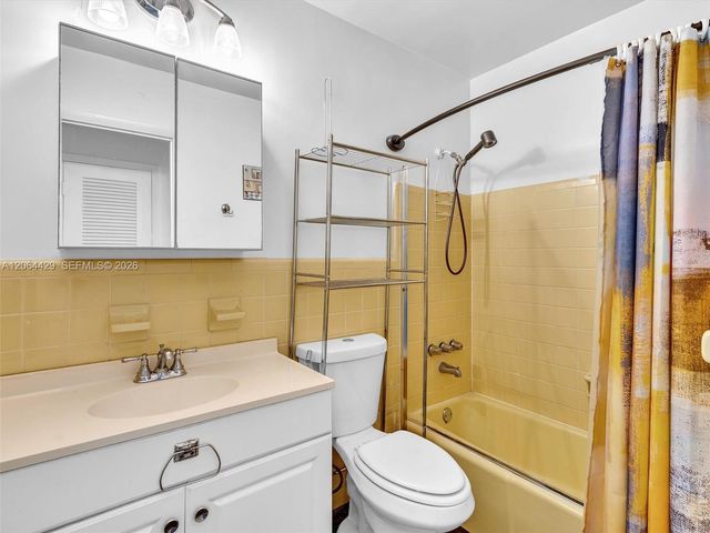 15 NW 204th Street 30, Miami Gardens, FL 33169