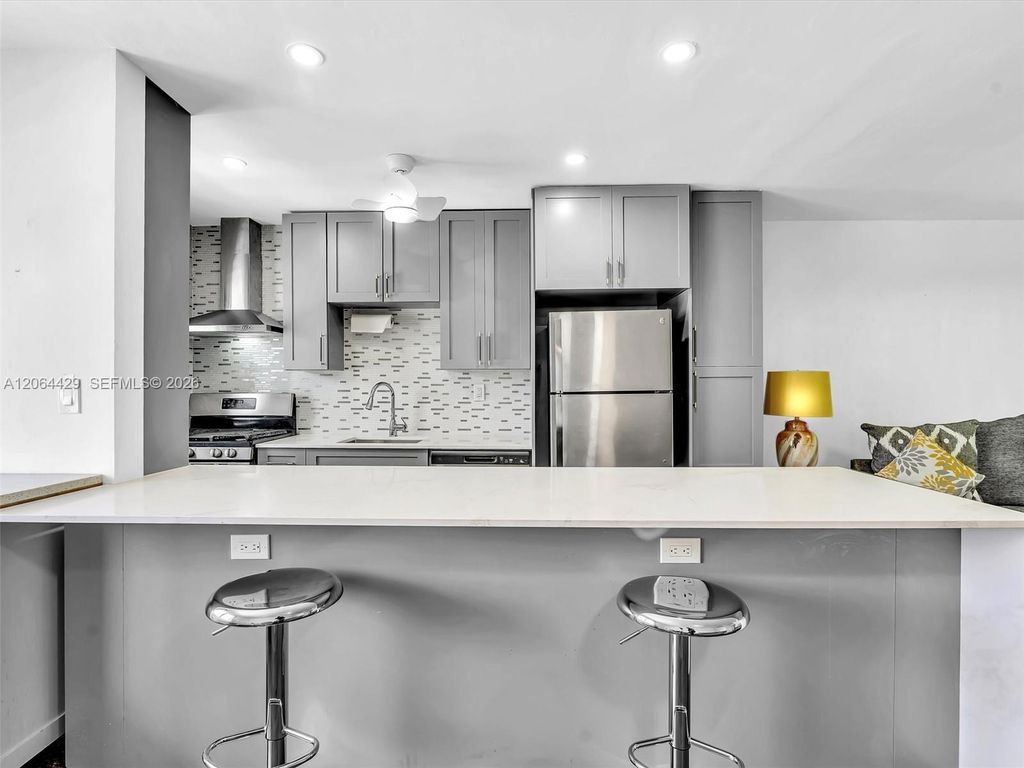 15 NW 204th Street 30, Miami Gardens, FL 33169