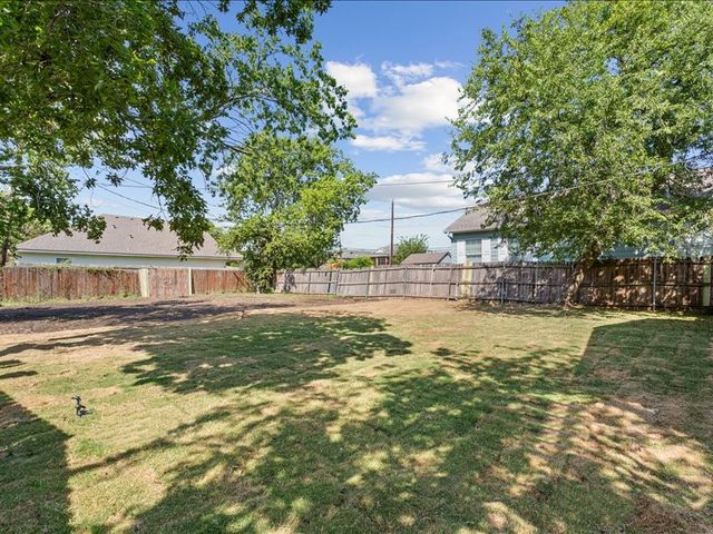 1901 S 16th Street A, Waco, TX 76706