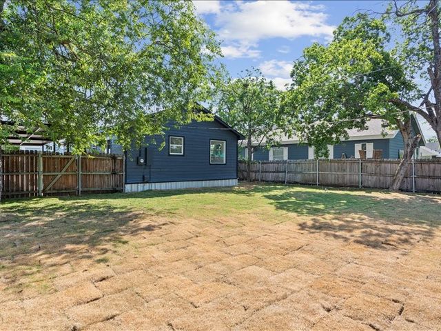 1901 S 16th Street A, Waco, TX 76706