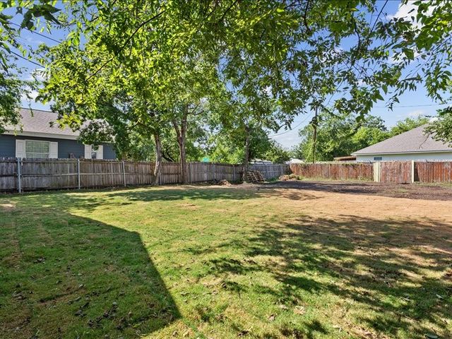 1901 S 16th Street A, Waco, TX 76706