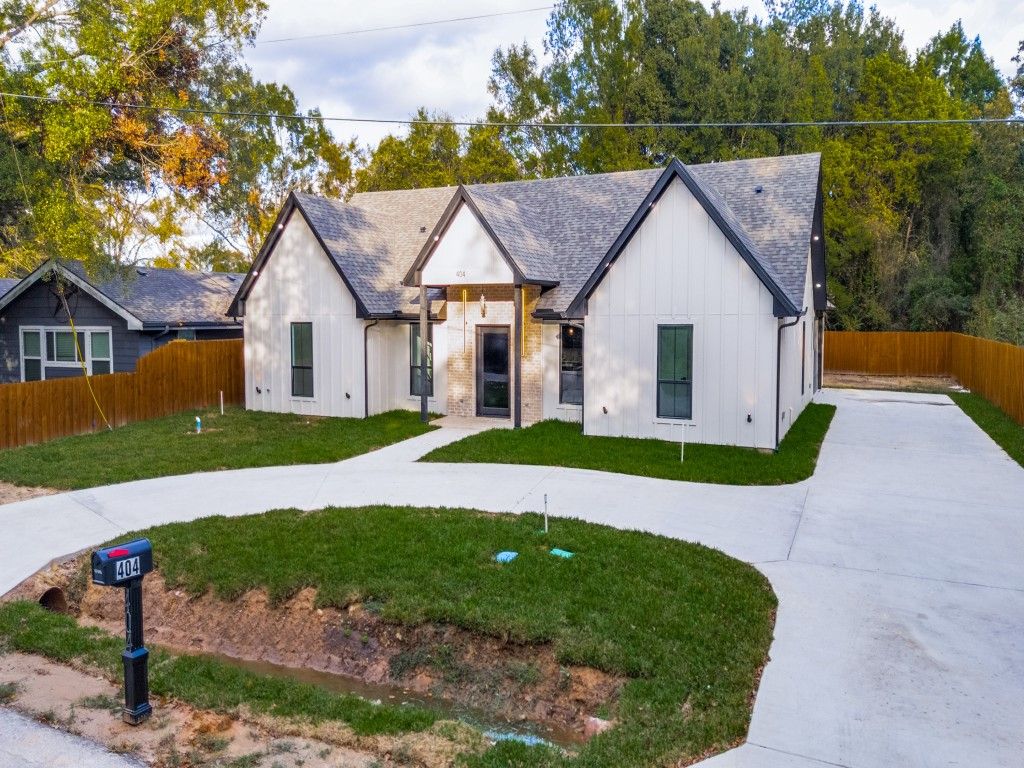 404 Luzon Street, Tool, TX 75143