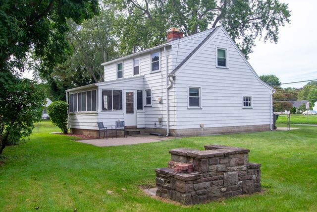 66 Woodside Lane, Greece, NY 14616