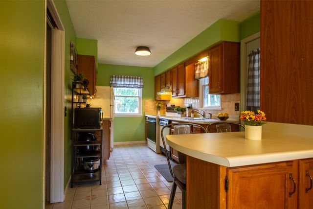 66 Woodside Lane, Greece, NY 14616