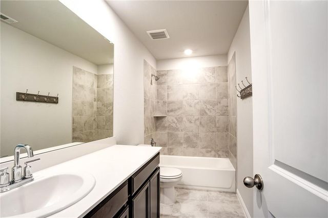 421 Autumn Leaf RD, Hutto, TX 78634