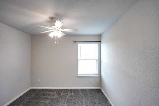 421 Autumn Leaf RD, Hutto, TX 78634