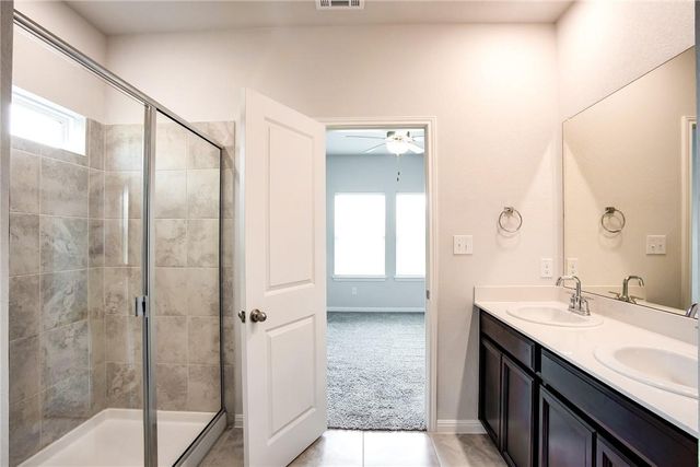 421 Autumn Leaf RD, Hutto, TX 78634