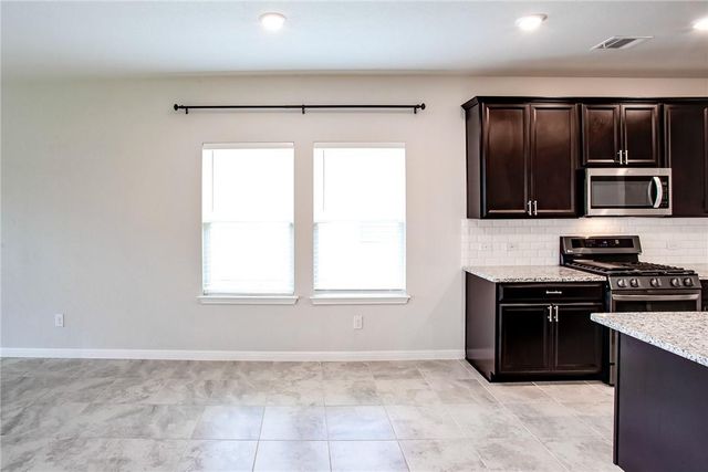 421 Autumn Leaf RD, Hutto, TX 78634