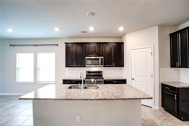 421 Autumn Leaf RD, Hutto, TX 78634