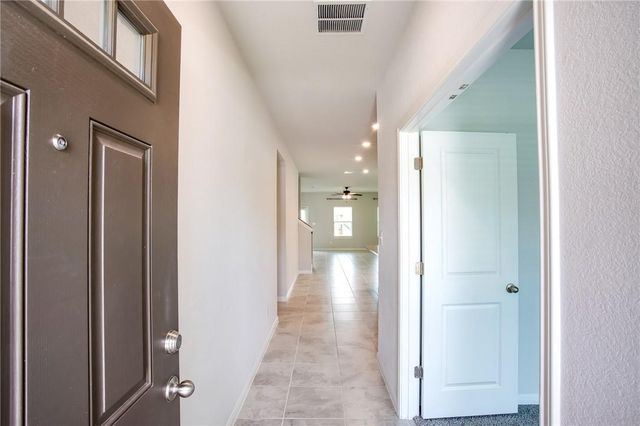 421 Autumn Leaf RD, Hutto, TX 78634