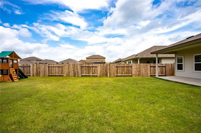 421 Autumn Leaf RD, Hutto, TX 78634
