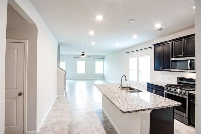 421 Autumn Leaf RD, Hutto, TX 78634