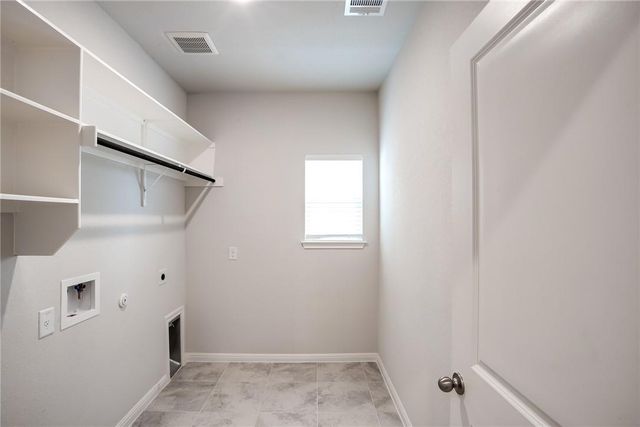 421 Autumn Leaf RD, Hutto, TX 78634