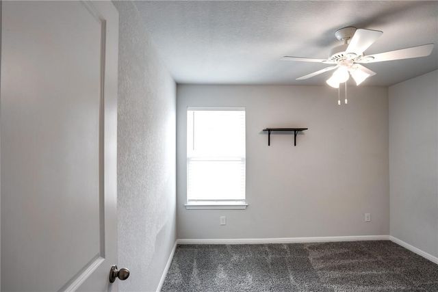 421 Autumn Leaf RD, Hutto, TX 78634