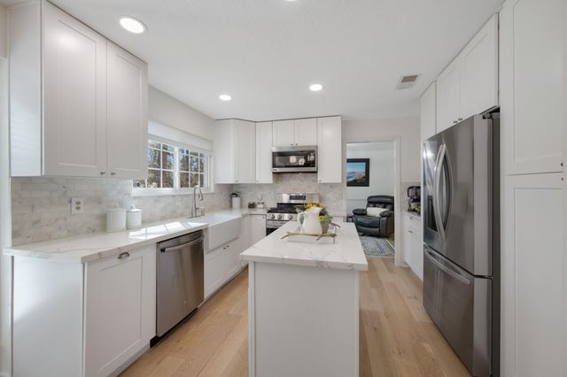 30 Eagle Rock Pl, The Woodlands, TX 77381