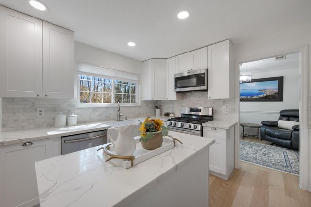 30 Eagle Rock Pl, The Woodlands, TX 77381