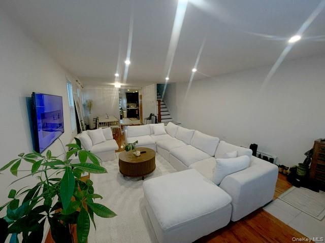 9030 Vanderveer Street, Queens Village, NY 11428