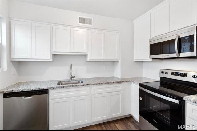 6905 Colonial Woods Drive 2, St Louis, MO 63129