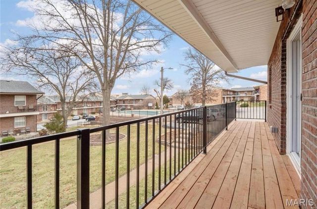 6905 Colonial Woods Drive 2, St Louis, MO 63129