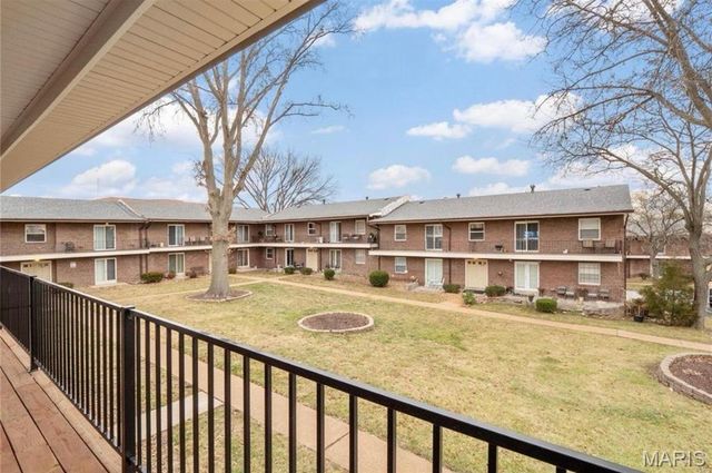 6905 Colonial Woods Drive 2, St Louis, MO 63129