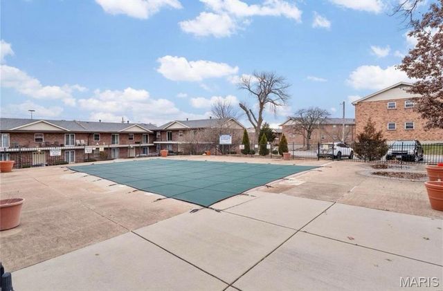 6905 Colonial Woods Drive 2, St Louis, MO 63129