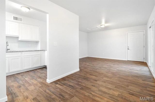 6905 Colonial Woods Drive 2, St Louis, MO 63129